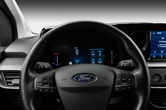 Ford Transit Courier 16 of 26
