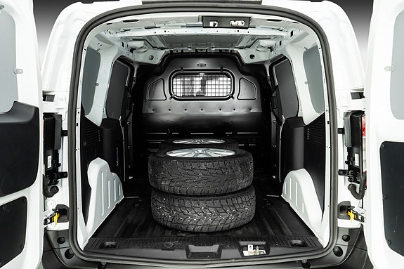 Ford Transit Courier 25 of 26