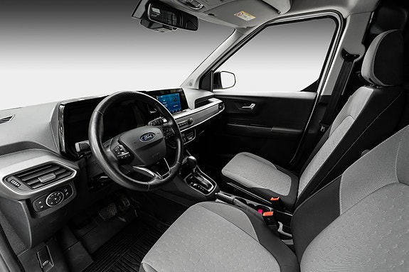 Ford Transit Courier 12 of 26