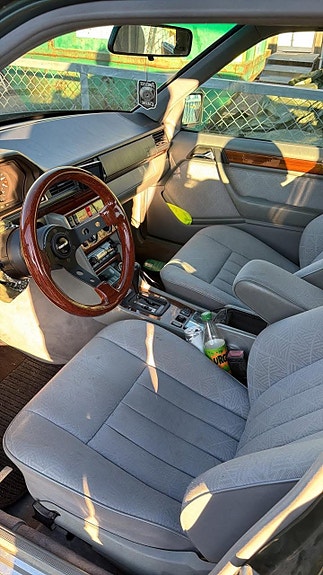 Mercedes-Benz E220 8 of 10
