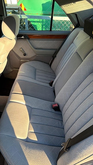 Mercedes-Benz E220 9 of 10