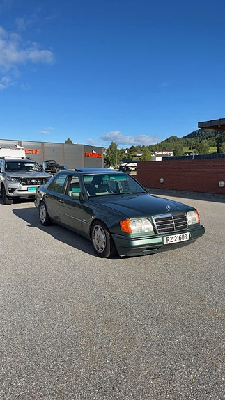 Mercedes-Benz E220 10 of 10