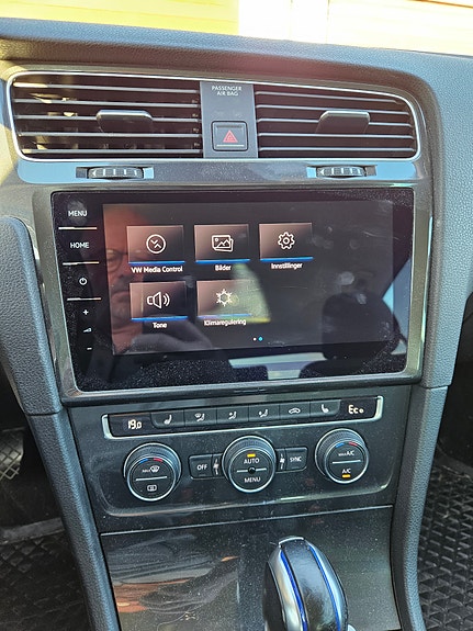 Volkswagen e-Golf VII 14 of 24