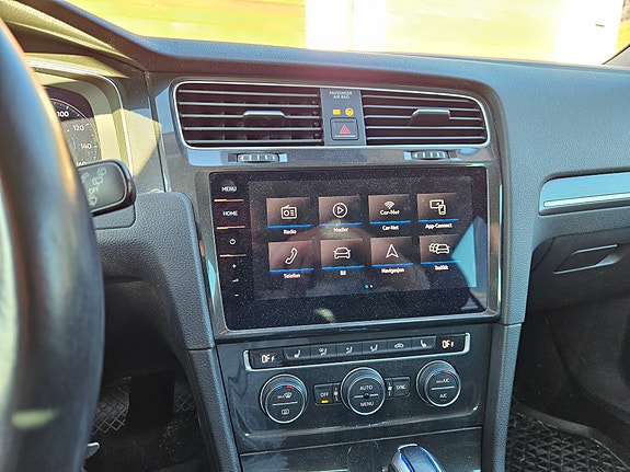 Volkswagen e-Golf VII 13 of 24