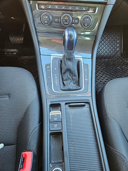 Volkswagen e-Golf VII 12 of 24