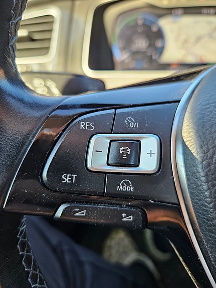 Volkswagen e-Golf VII 17 of 24
