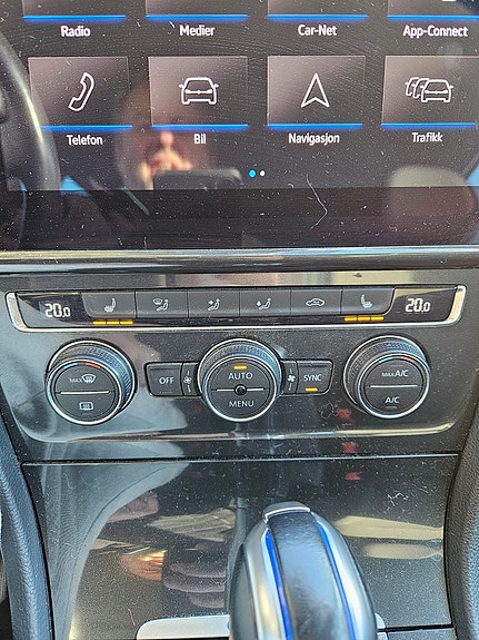 Volkswagen e-Golf VII 22 of 24