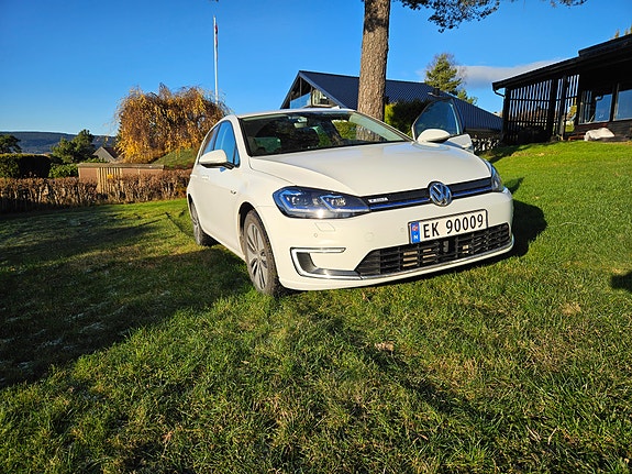 Volkswagen e-Golf VII 2 of 24