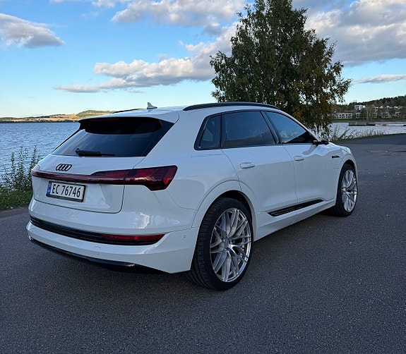 Audi e-tron 9 of 30