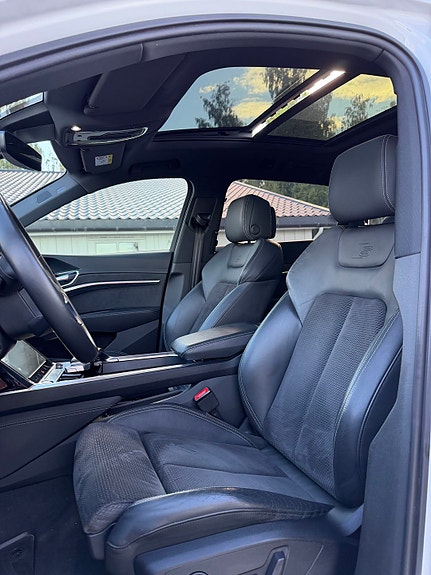 Audi e-tron 14 of 30