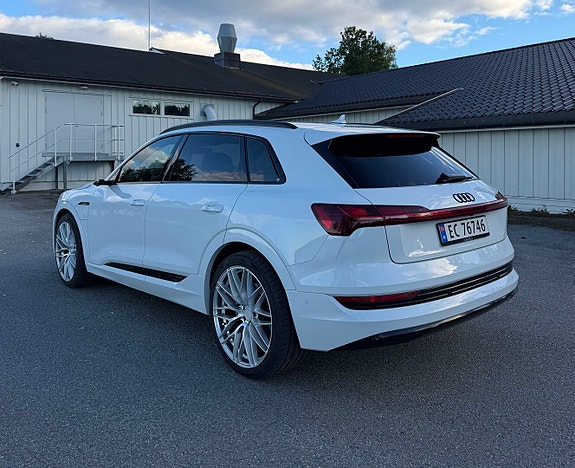 Audi e-tron 10 of 30