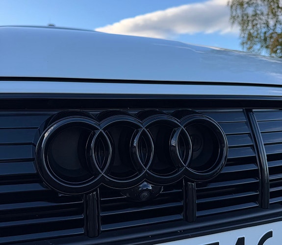 Audi e-tron 4 of 30