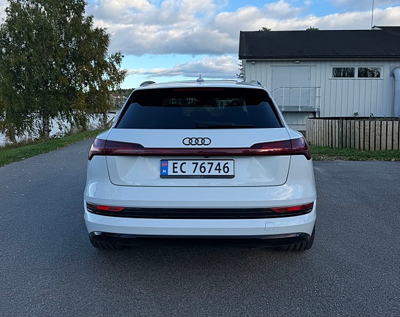 Audi e-tron 12 of 30