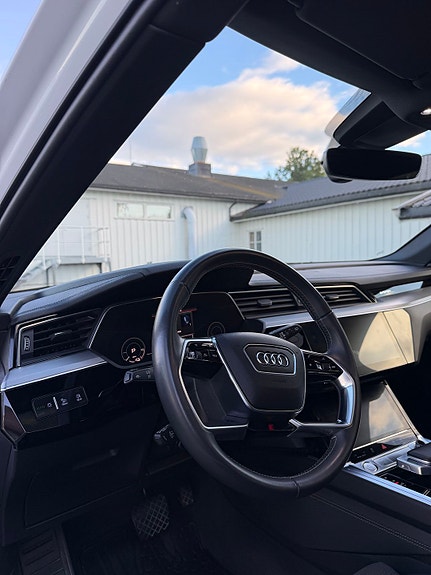 Audi e-tron 17 of 30
