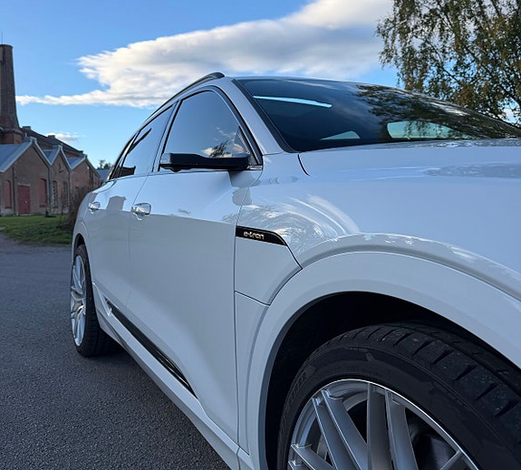 Audi e-tron 6 of 30
