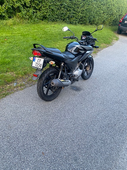 Honda CBF 125 2 of 6