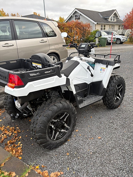 Polaris Sportsman X2 570 2 of 8