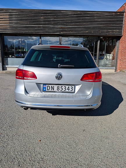 Volkswagen Passat 4 of 21