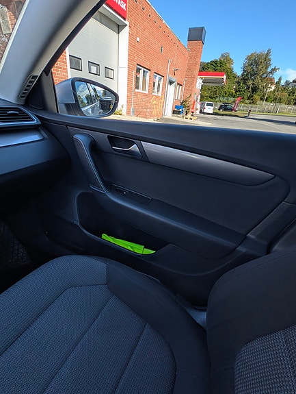 Volkswagen Passat 14 of 21