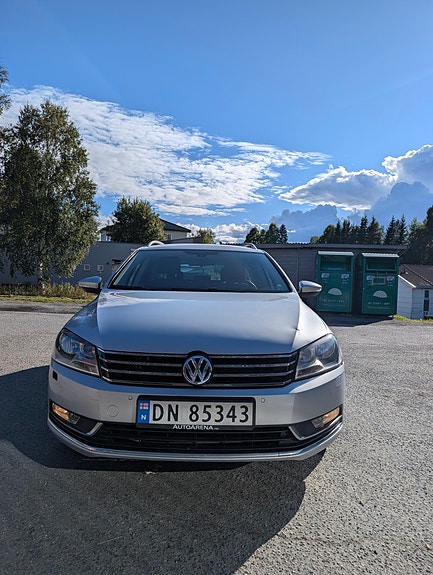 Volkswagen Passat 2 of 21