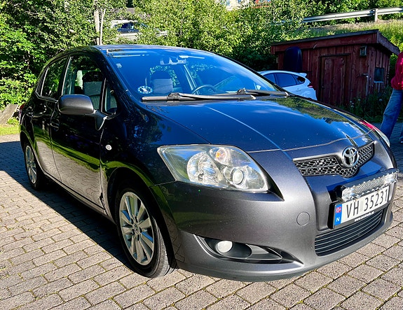 Toyota Auris 2 of 8