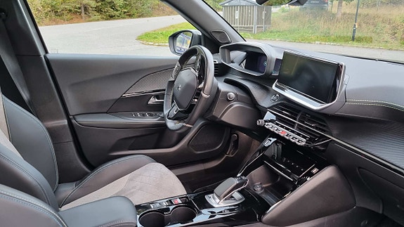Peugeot e-2008 13 of 25