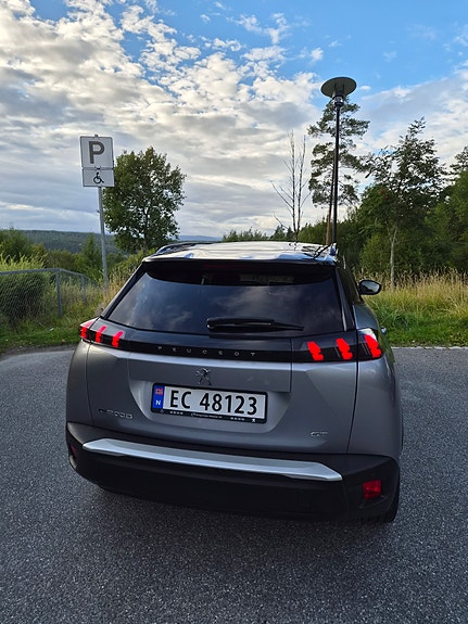 Peugeot e-2008 8 of 25