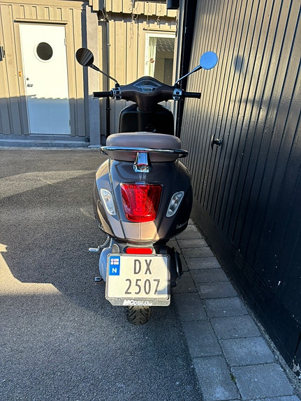 Vespa Primavera 50 3 of 14