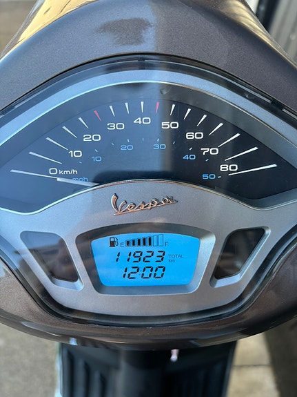 Vespa Primavera 50 9 of 14