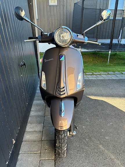 Vespa Primavera 50 2 of 14