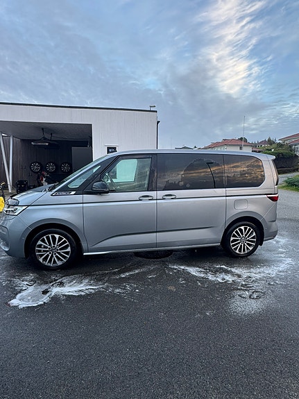 Volkswagen Multivan 4 of 26