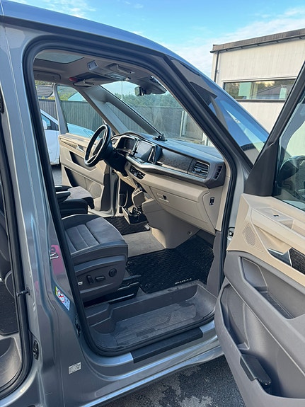 Volkswagen Multivan 13 of 26