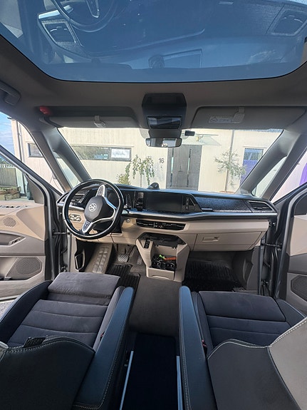 Volkswagen Multivan 21 of 26