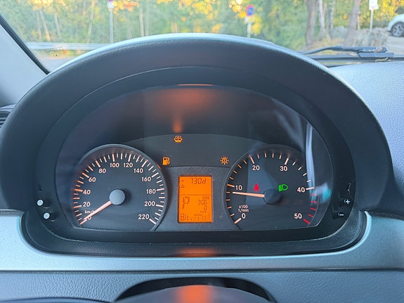 Mercedes-Benz Vito 111 13 of 23