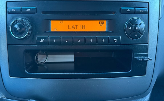Mercedes-Benz Vito 111 15 of 23