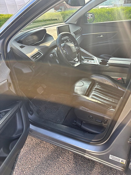 Peugeot 5008 2 of 15