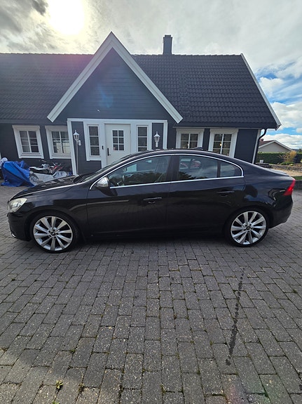 Volvo S60 2 of 23