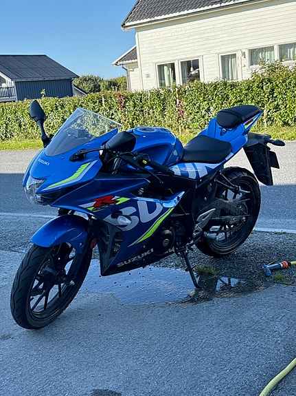 Suzuki GSX-R 125 2 of 3