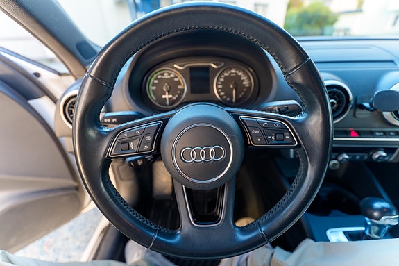 Audi e-tron 21 of 30