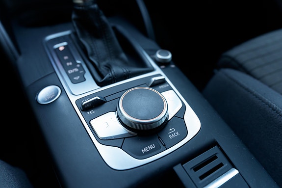 Audi e-tron 18 of 30