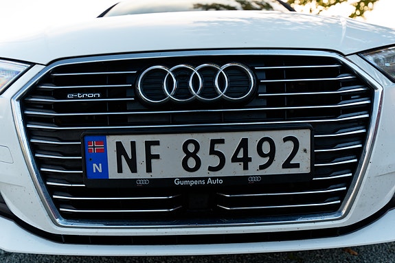 Audi e-tron 8 of 30