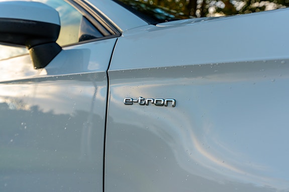 Audi e-tron 10 of 30