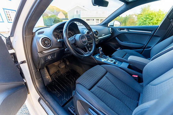 Audi e-tron 23 of 30
