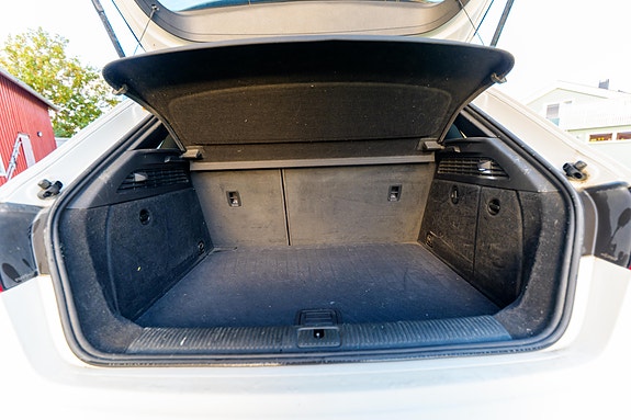 Audi e-tron 26 of 30