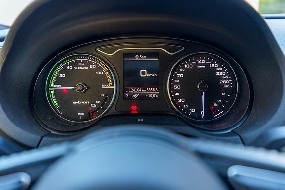 Audi e-tron 19 of 30