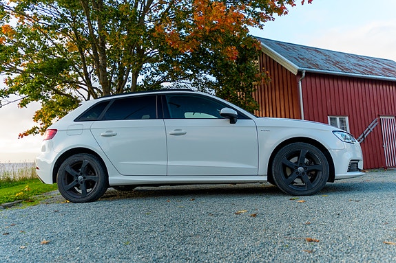 Audi e-tron 3 of 30