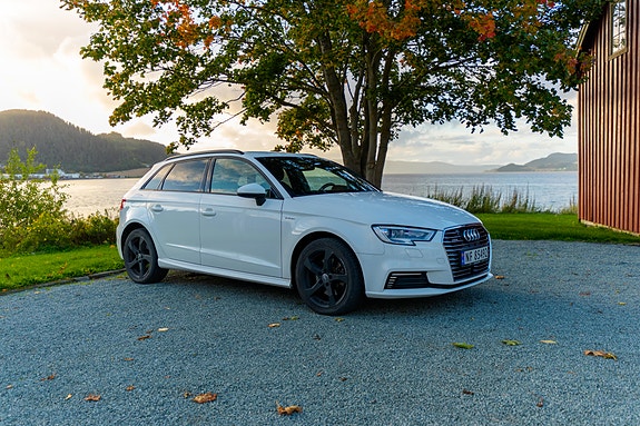 Audi e-tron 2 of 30