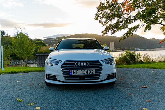Audi e-tron 9 of 30