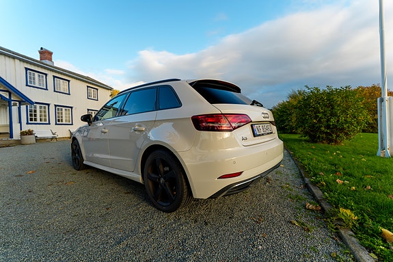 Audi e-tron 29 of 30