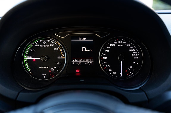 Audi e-tron 22 of 30